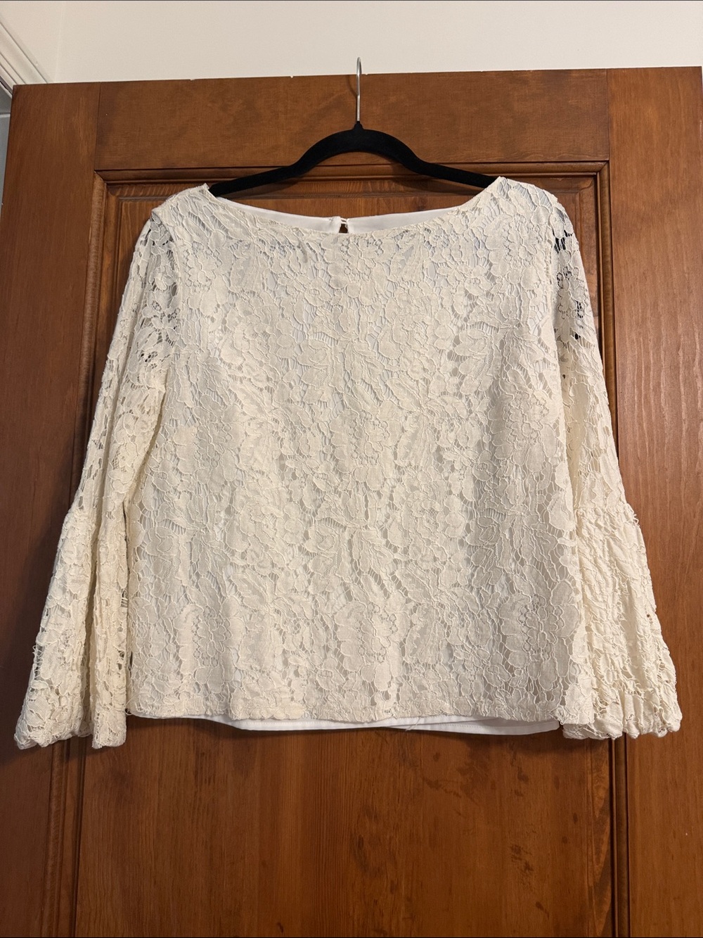 Laundry By Shelli Segal Cream Lace Bell-Sleeve Top